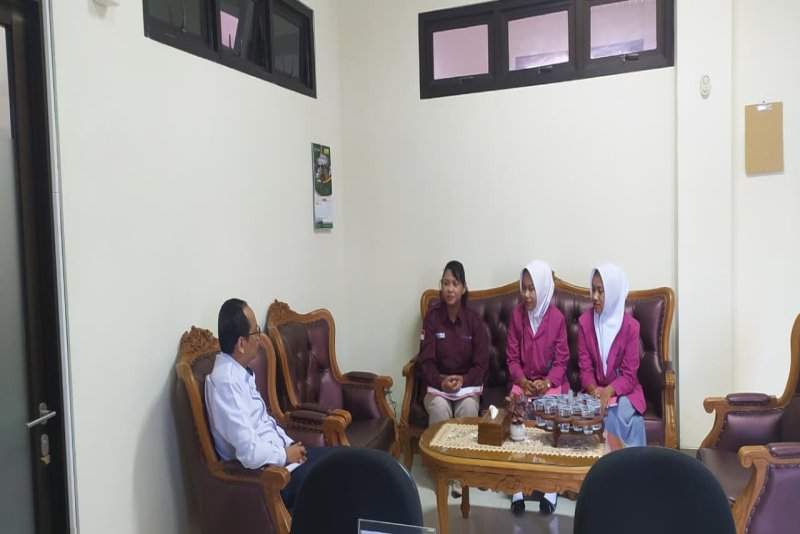 Monitoring Siswa PKL SMKN 1 Kendal di Pengadilan Agama Ngawi sebagai Bentuk Evaluasi dan Pembinaan