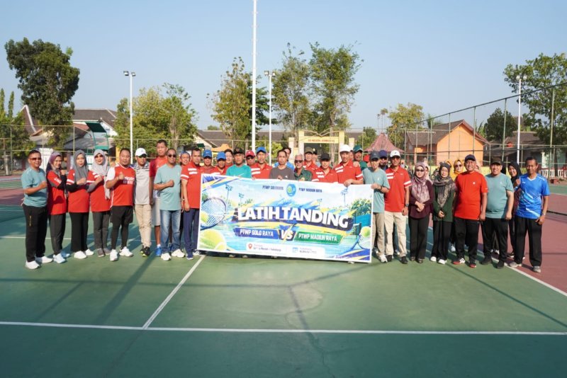 Sportivitas dan Kebersamaan Warnai Laga Tenis Persahabatan PTWP Madiun Raya–Solo Raya