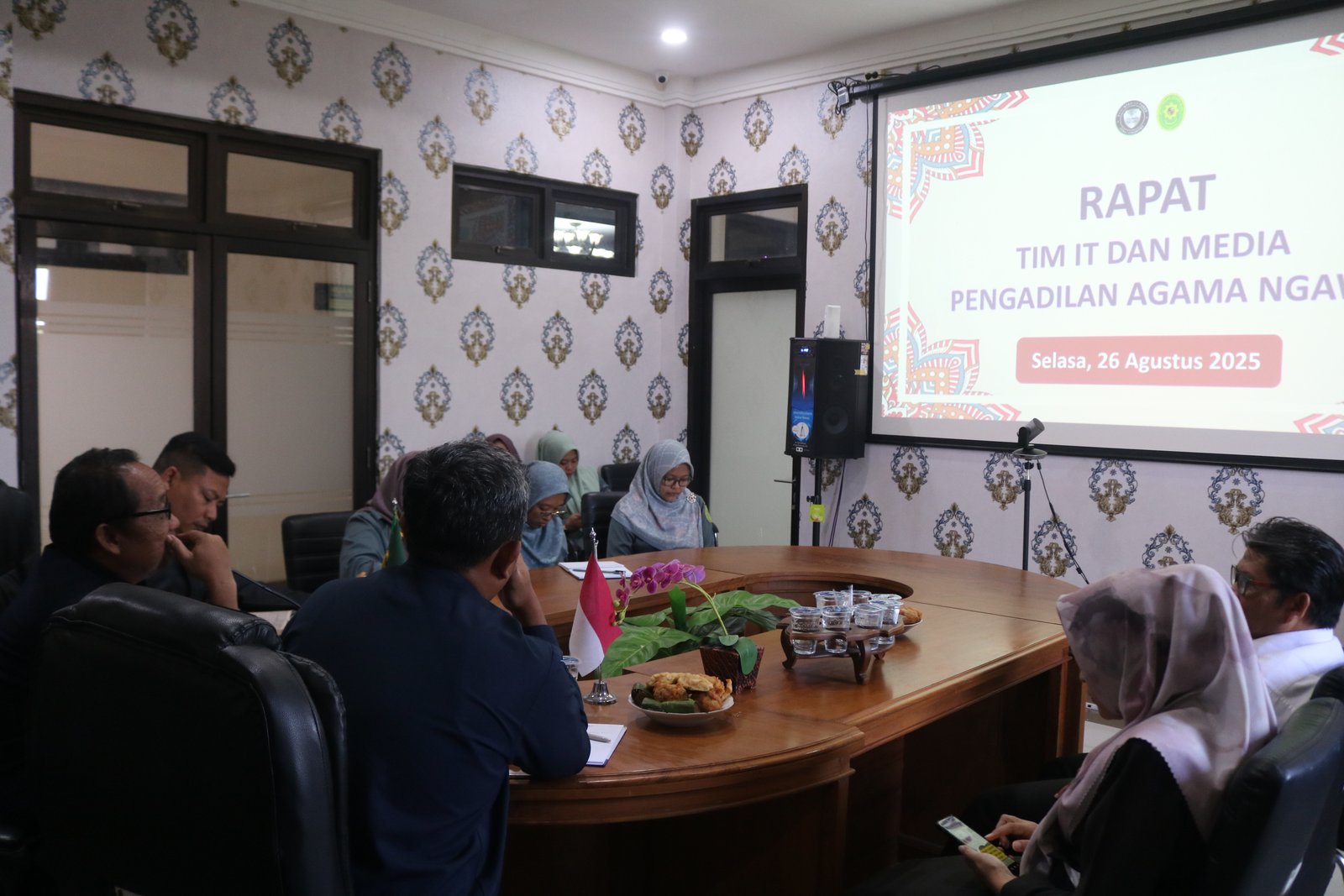 rapat tim1